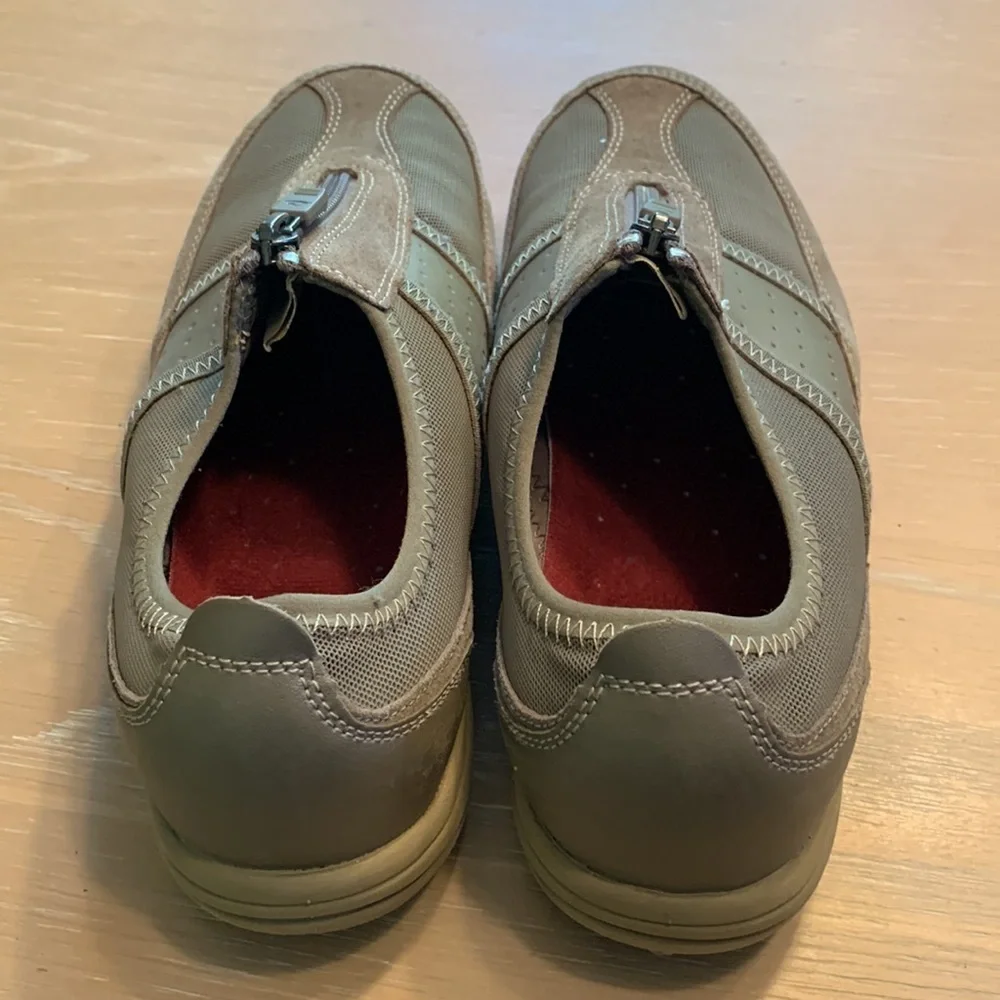 Easy Spirit leather women’s athletic shoes light wear, Sz 6.5 look comfortable